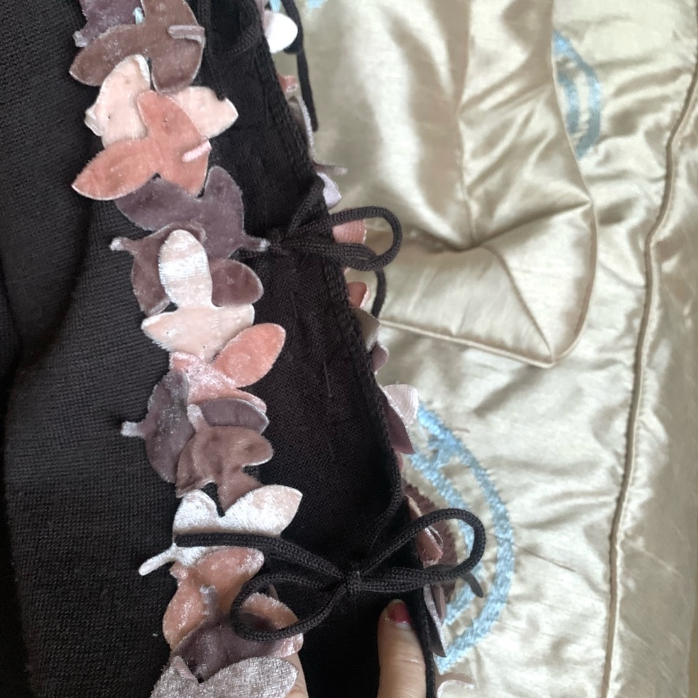 Dolce Cabo Velvet Floral Flocked Sweater - Picture 7 of 9